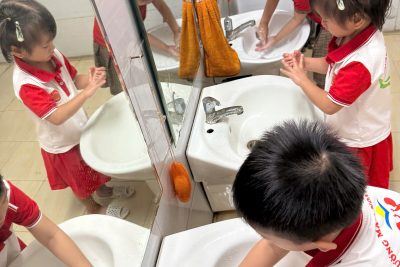 HÃY NHỚ RỬA TAY TRƯỚC KHI ĂN BÉ YÊU NHÉ !