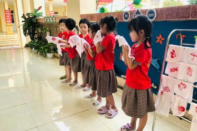 CÁC BÉ RỬA MẶT RỬA TAY